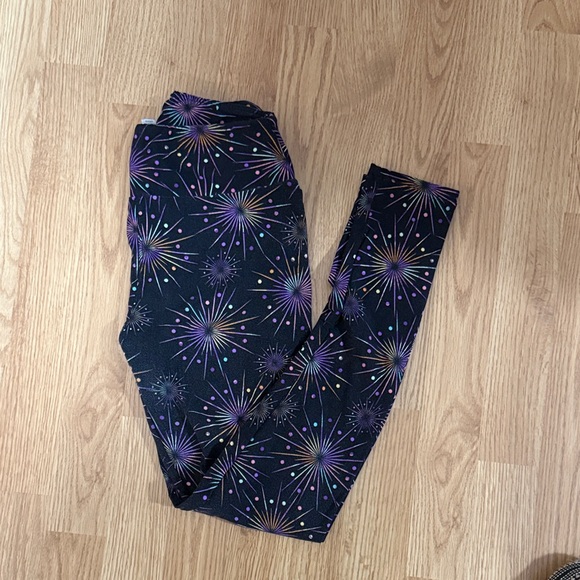 LuLaRoe Pants - LuLaRoe Women's Leggings with Purple and Black Starburst